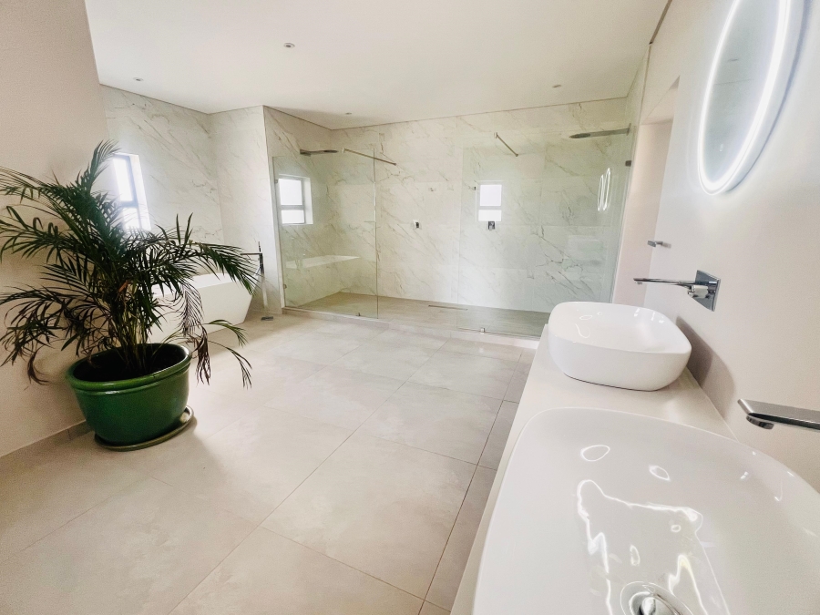 5 Bedroom Property for Sale in Myburgh Park Western Cape